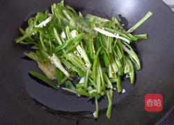 青椒炒韭菜的做法图解4