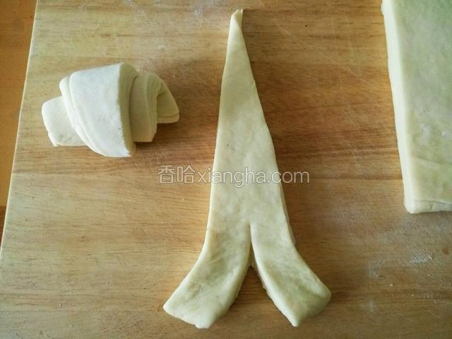三角形中间来一刀 然后卷起就好了