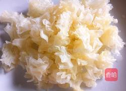 银耳羹的做法图解2