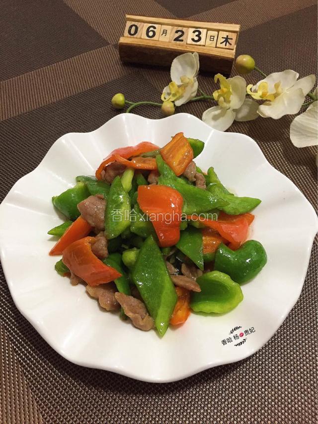 好吃又下饭的肉炒青红椒做好啦