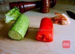 虾仁黄瓜口袋饼的做法图解1
