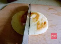 Illustration of how to make shrimp and cucumber pocket cake 2