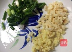 豆芽炒肉的做法图解1