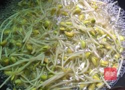 豆芽炒肉的做法图解3