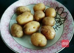 火焙小土豆的做法图解1