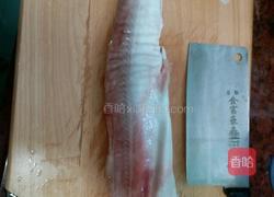 鲨鱼肉丁酸菜炒饭的做法图解1