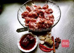 玫瑰腐乳烧排骨的做法图解1