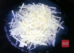 土豆炒火腿的做法图解2