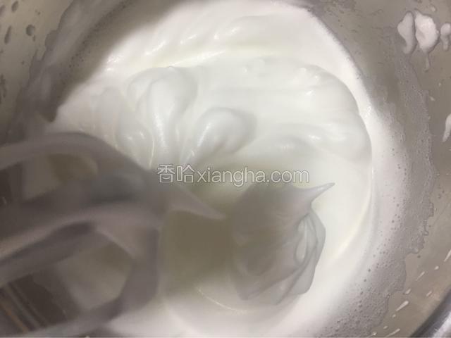 再放10g白糖打发至尖峰状