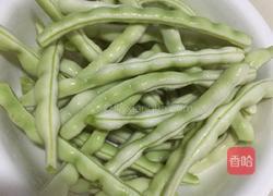 豆角炖肉的做法图解1