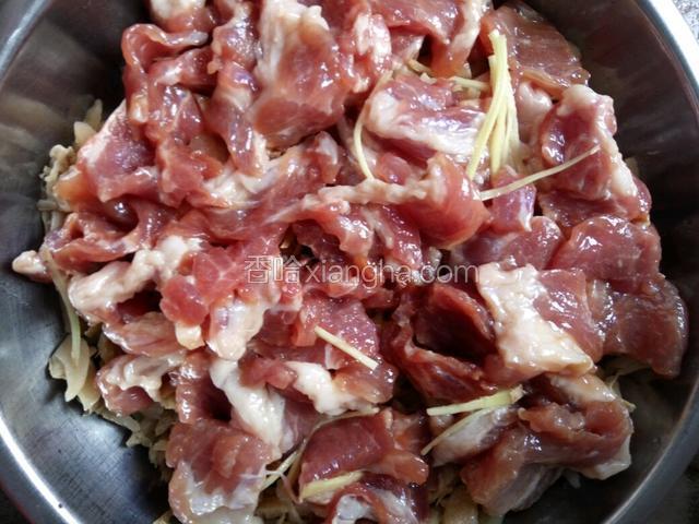 再铺上瘦肉