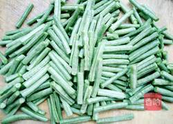 蒜香麻汁豆角的做法图解1