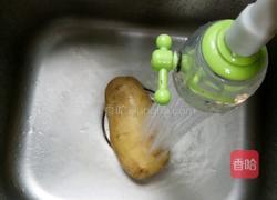 煎土豆（椒盐风味）的做法图解1