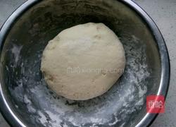 白菜猪肉馅水煎包的做法图解2