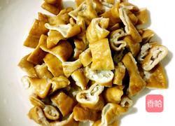 卤肥肠炒洋葱的做法图解2