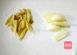 卤肥肠炒洋葱的做法图解3