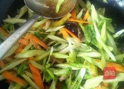 芹菜木耳的做法图解4