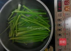 猪肉芹菜小笼包的做法图解4