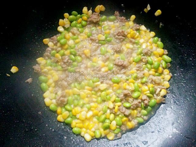 倒入肉沫翻炒一分钟即可