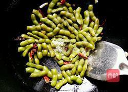 凉拌香辣毛豆的做法图解7