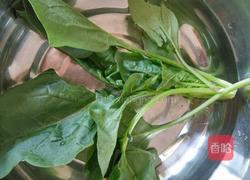 美味的菠菜皮芹菜饺子的做法图解2