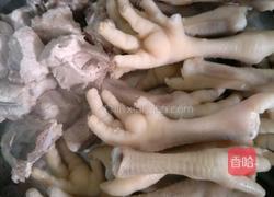 茶树菇鸡爪猪骨玉米汤的做法图解2