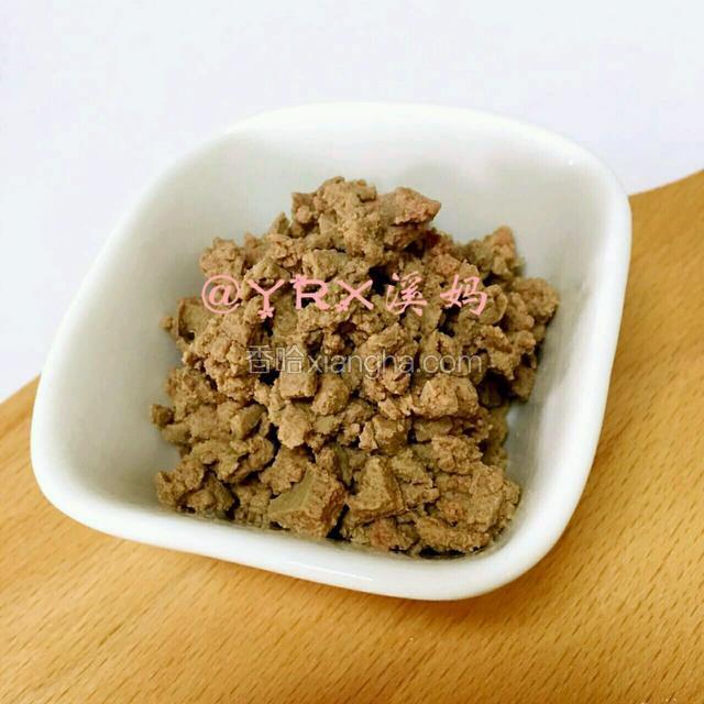 煮好的猪肝去筋，打成泥（大宝贝可以掰成小块）