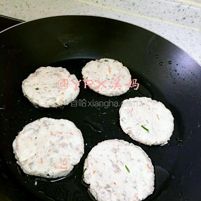 小火慢煎成两面金黄即可