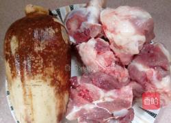 莲藕大骨汤的做法图解1