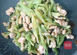 刀豆炒肉盖浇面的做法图解3