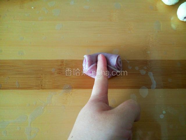 全部都卷完后 取一个小胖子 中间按一下