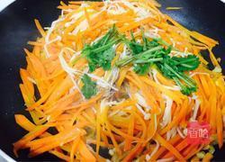 炝炒金针菇胡萝卜丝的做法图解5