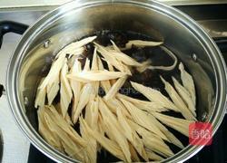 黄瓜木耳拌腐竹的做法图解3