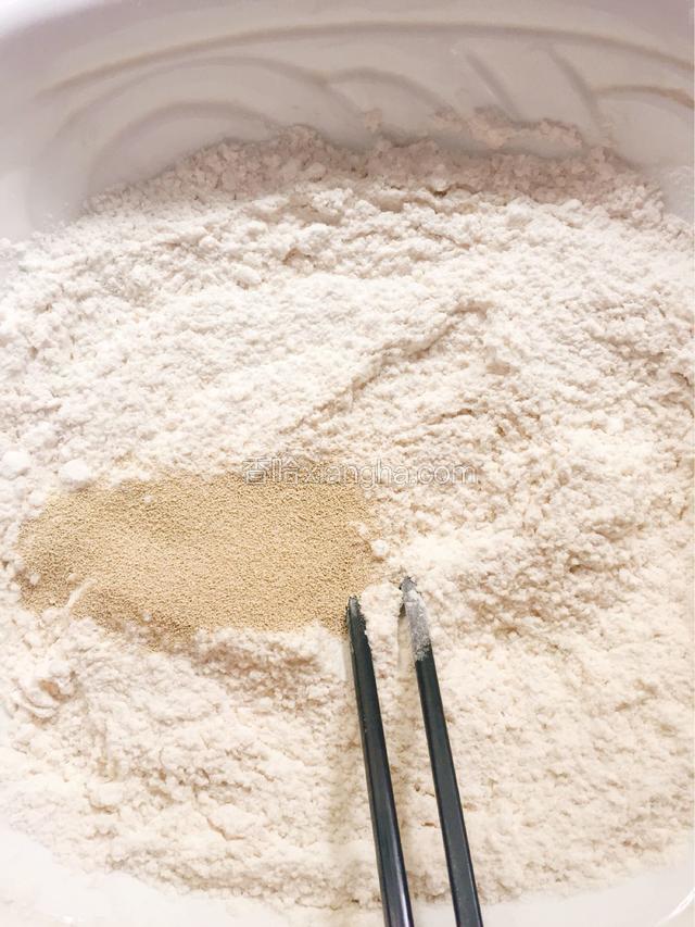 再加发酵粉搅拌均匀