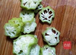 秋葵煎鸡蛋的做法图解2