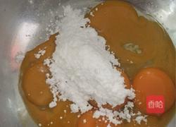 红丝绒蛋糕的做法图解3