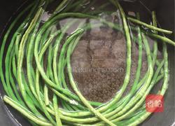  凉拌长豆角的做法图解2