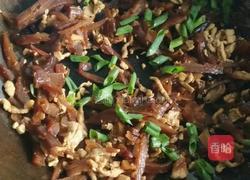 肉丝炒玫瑰大头菜的做法图解5