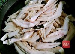 周黑鸭鸭爪的做法图解1