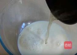 自制低脂淡奶油的做法图解3