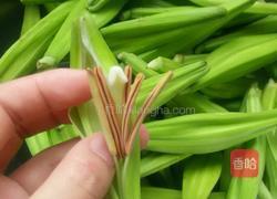 清炒百合花的做法图解2