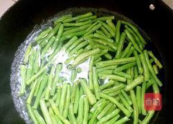 家常炒豆角的做法图解1