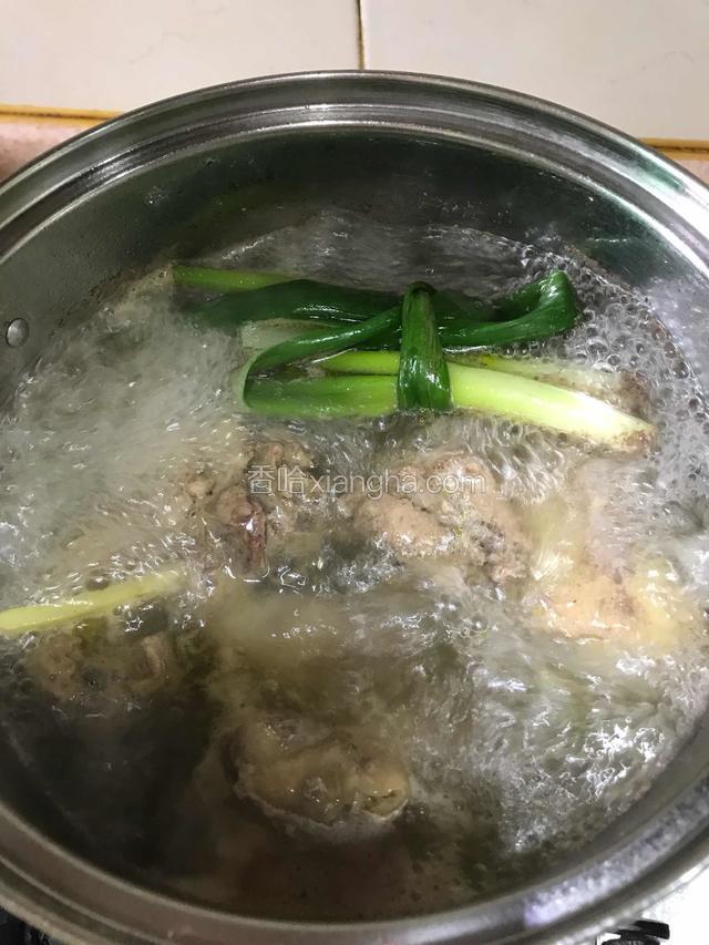 敞盖大火烧开后继续煮3分钟左右