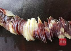 洋葱炒腊肠的做法图解1