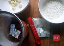 糯米莲子羹的做法图解1