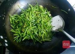 青椒炒红薯杆的做法图解7