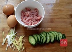 肉丝鸡蛋面的做法图解1