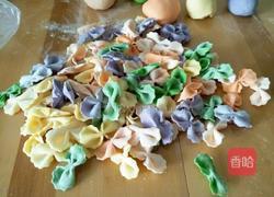 鸡汤蝴蝶面的做法图解1