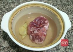 红萝卜玉米骨头汤的做法图解3