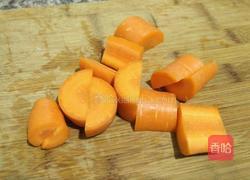 红萝卜玉米骨头汤的做法图解5